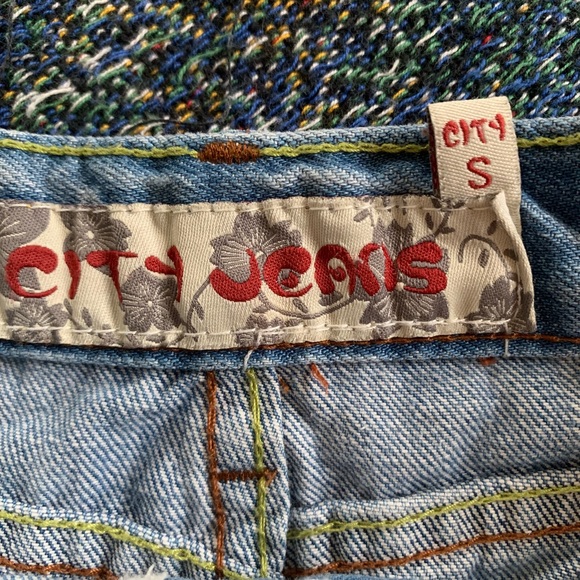 Adorable jean skirt size small - Picture 4 of 5